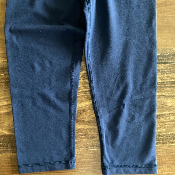 Ivivva Navy Capri Athletic Leggings Girls' 12 - Picture 3 of 11